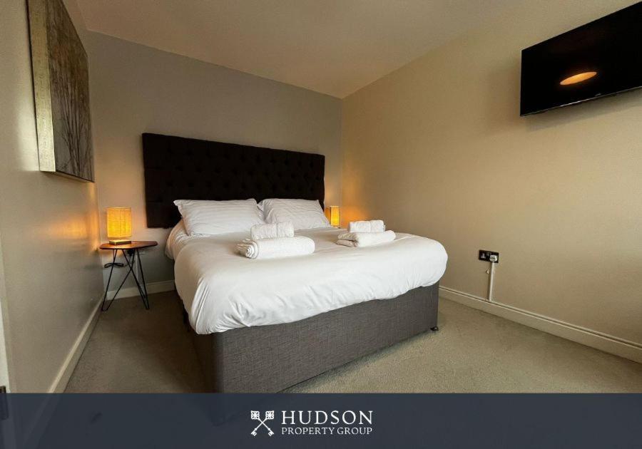 Central Townhouse With Parking Telford Bagian luar foto
