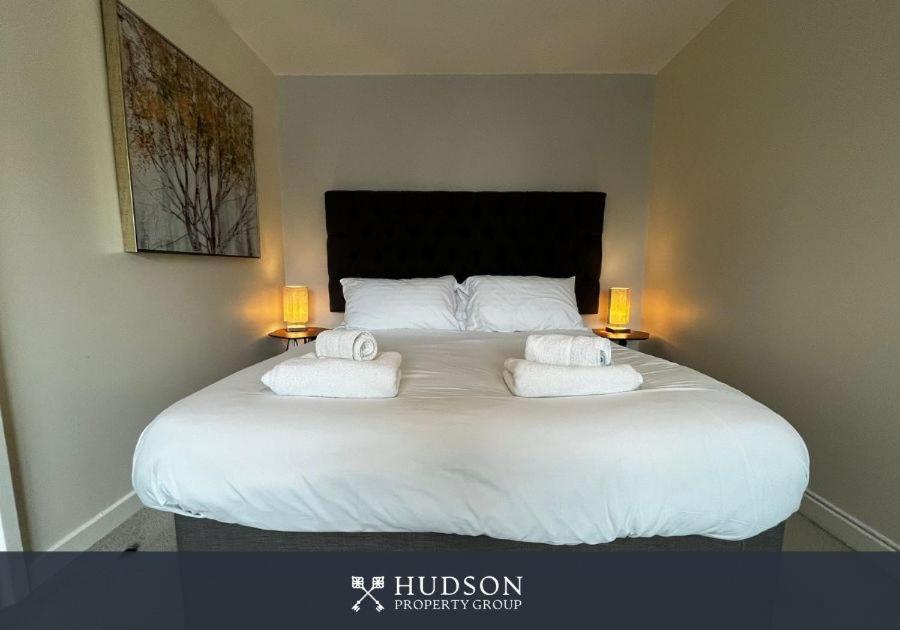 Central Townhouse With Parking Telford Bagian luar foto
