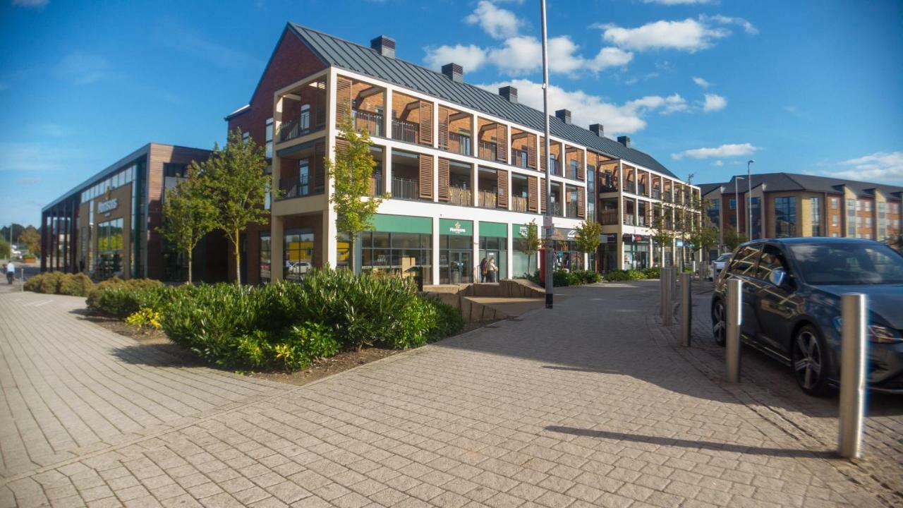 Central Townhouse With Parking Telford Bagian luar foto